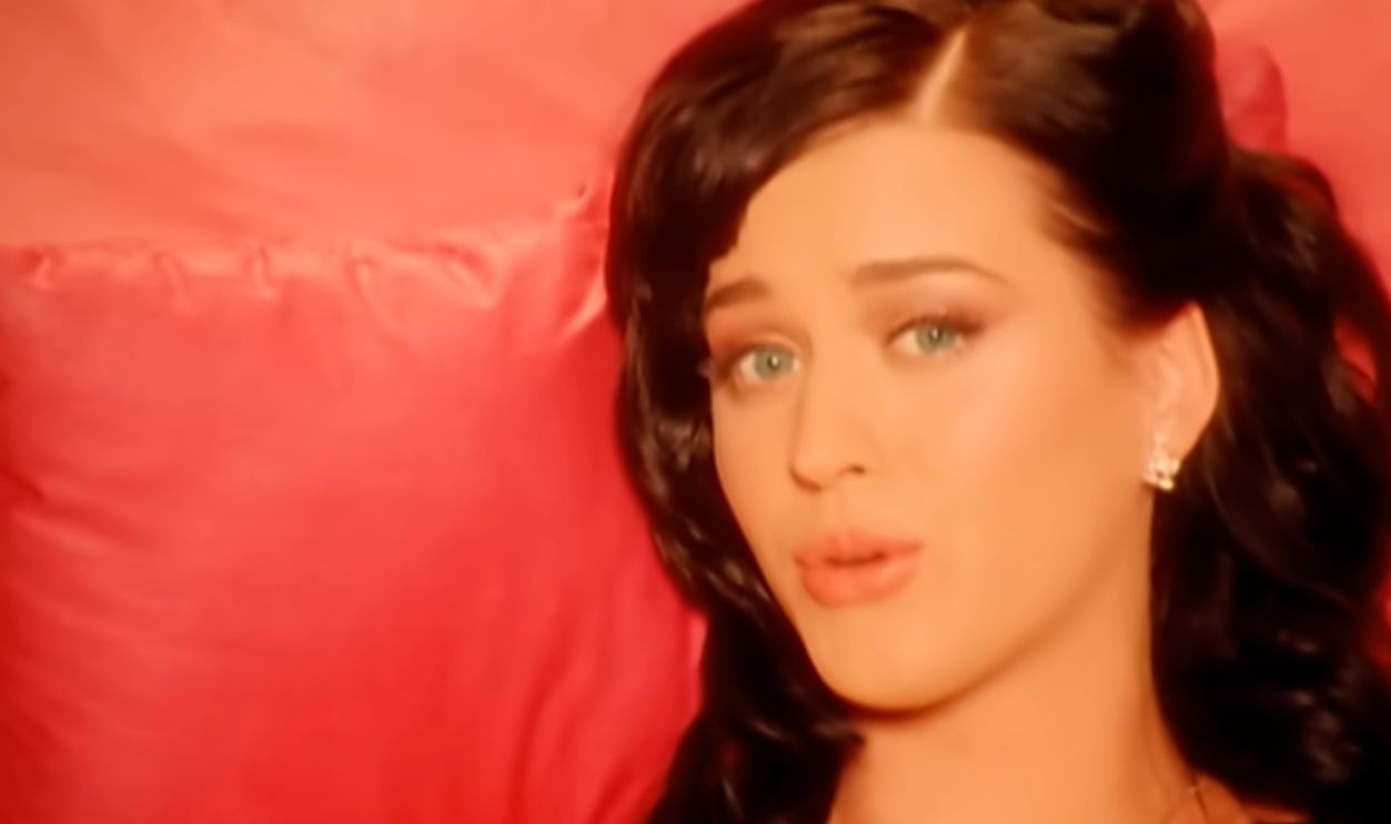 “I Kissed a Girl” (Katy Perry)