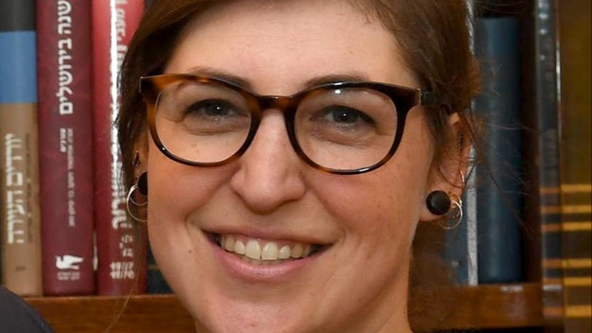 File:Mayim Bialik, March 2018 (4116) (cropped).jpg
