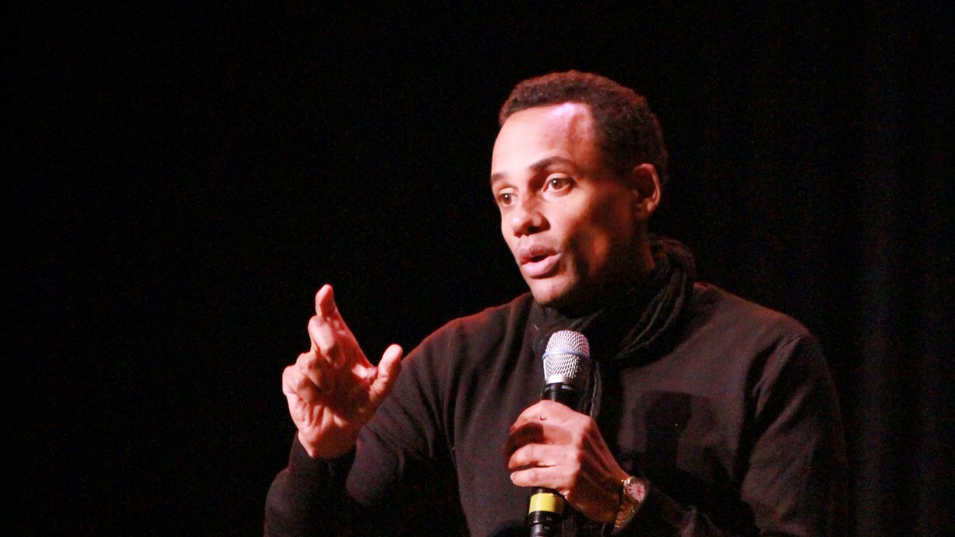 File:Hill Harper speaks at the Missouri Theatre.JPG