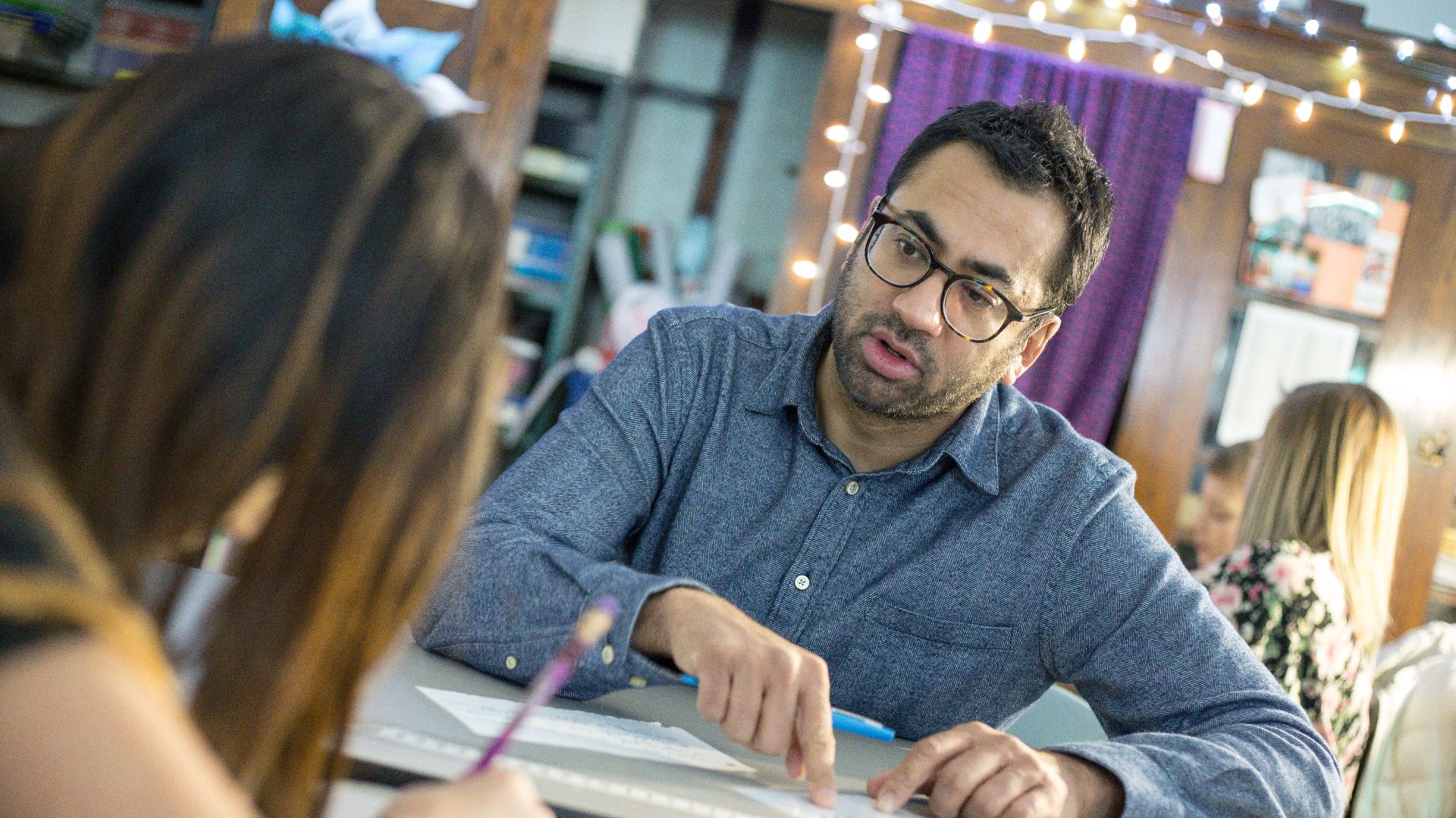 File:Kal Penn in Town.jpg