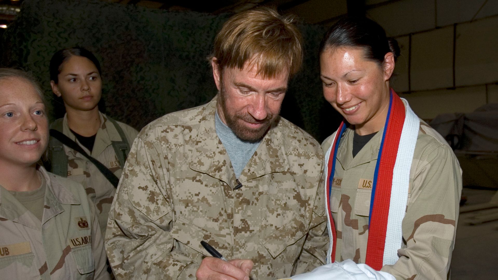 File:US Air Force 070913-F-6470S-006 Chuck Norris visits deployed Airmen.jpg