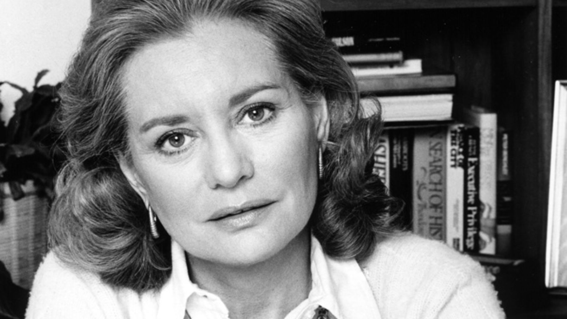 File:Barbara Walters Lynn Gilbert.jpg