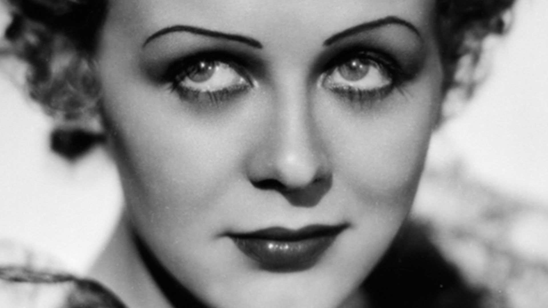 File:Gloria Stuart Paramoun headshot.jpg