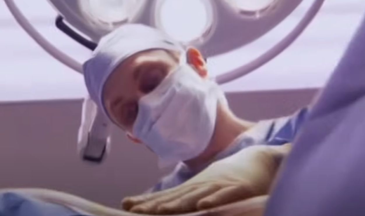 Screenshot from The Swan (2004)