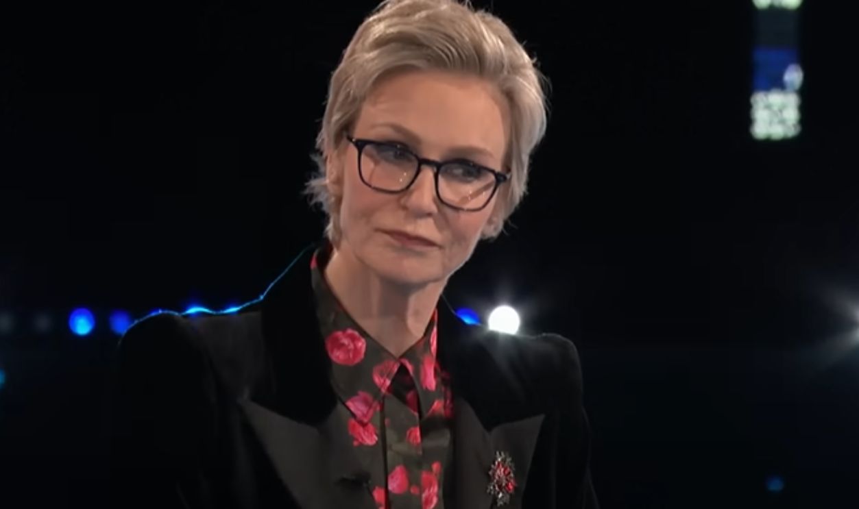 Screenshot from Celebrity Weakest Link: Season 1 (2025)