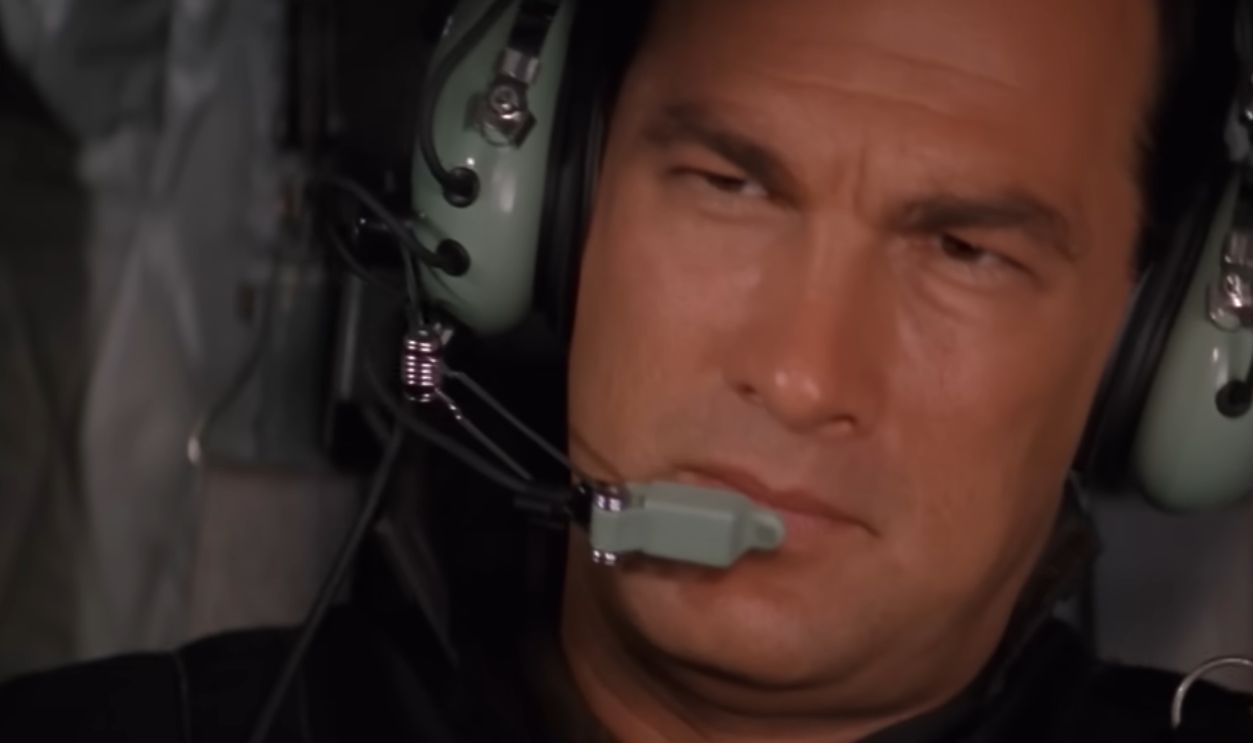 Screenshot from Executive Decision (1996)