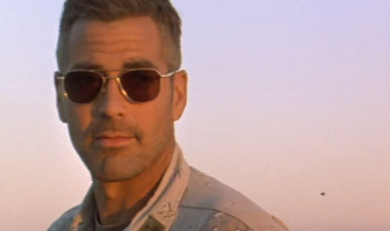 Screenshot from Three Kings (1999)