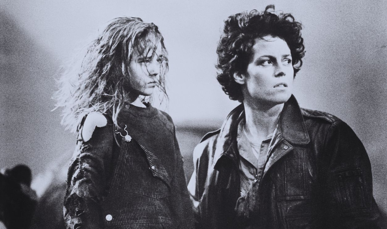 Gettyimages - 1307542052, On Set of the Movie Aliens American actresses Sigourney Weaver and Carrie Henn on the set of the film Aliens II, directed by James Cameron. 