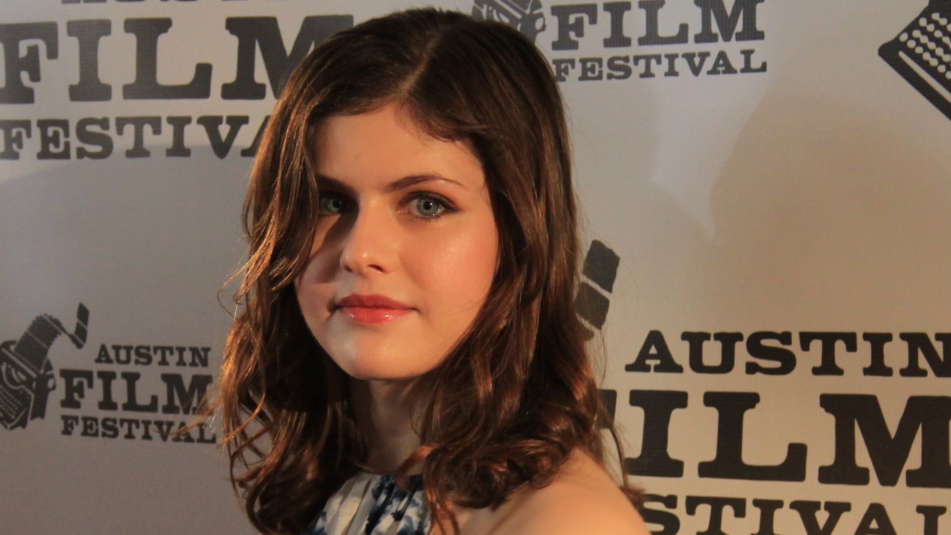 File:Alexandra Daddario 2016.jpg