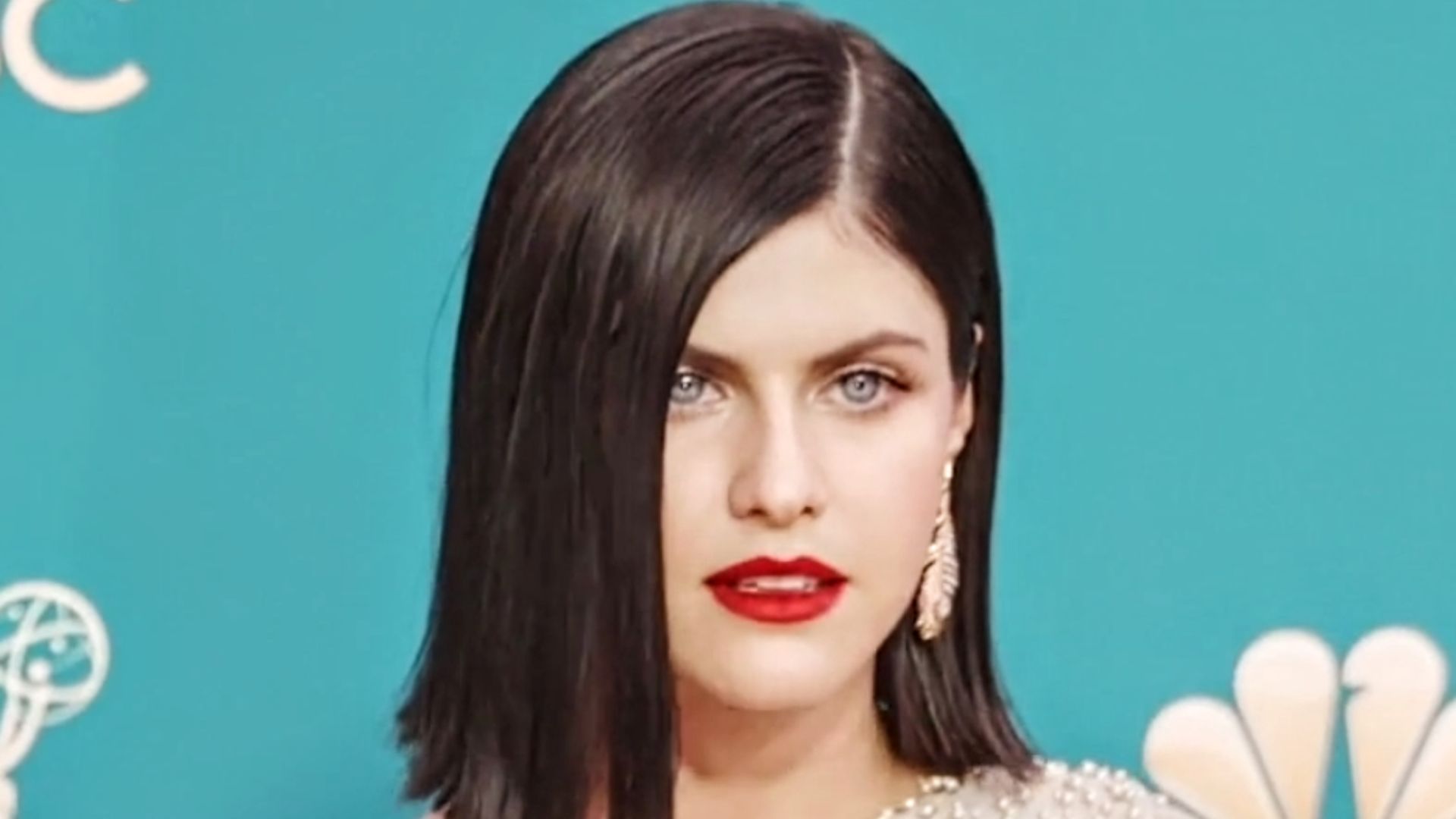 File:Alexandra Daddario Dior 2022 03~3.png