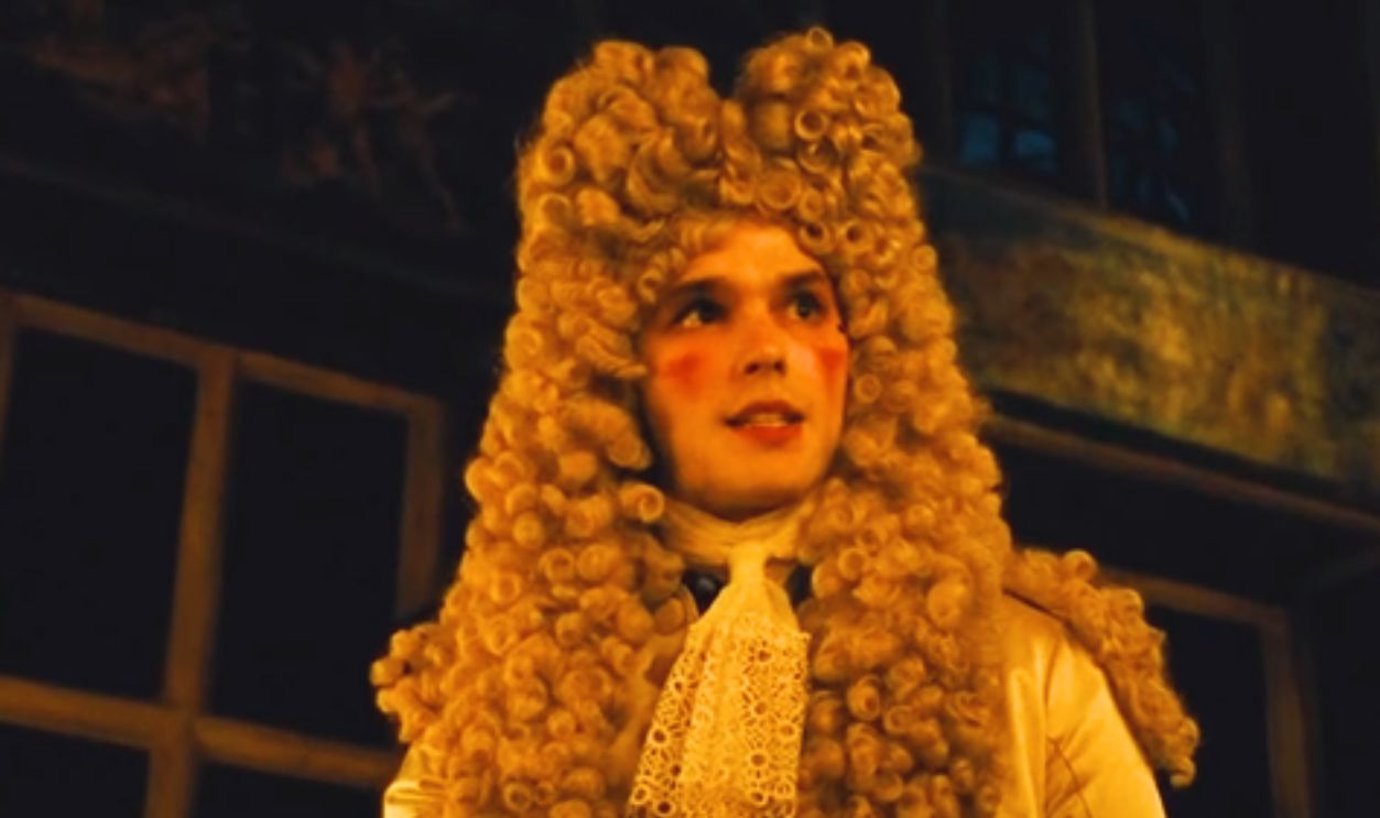 Screenshot from  The Favourite (2018)