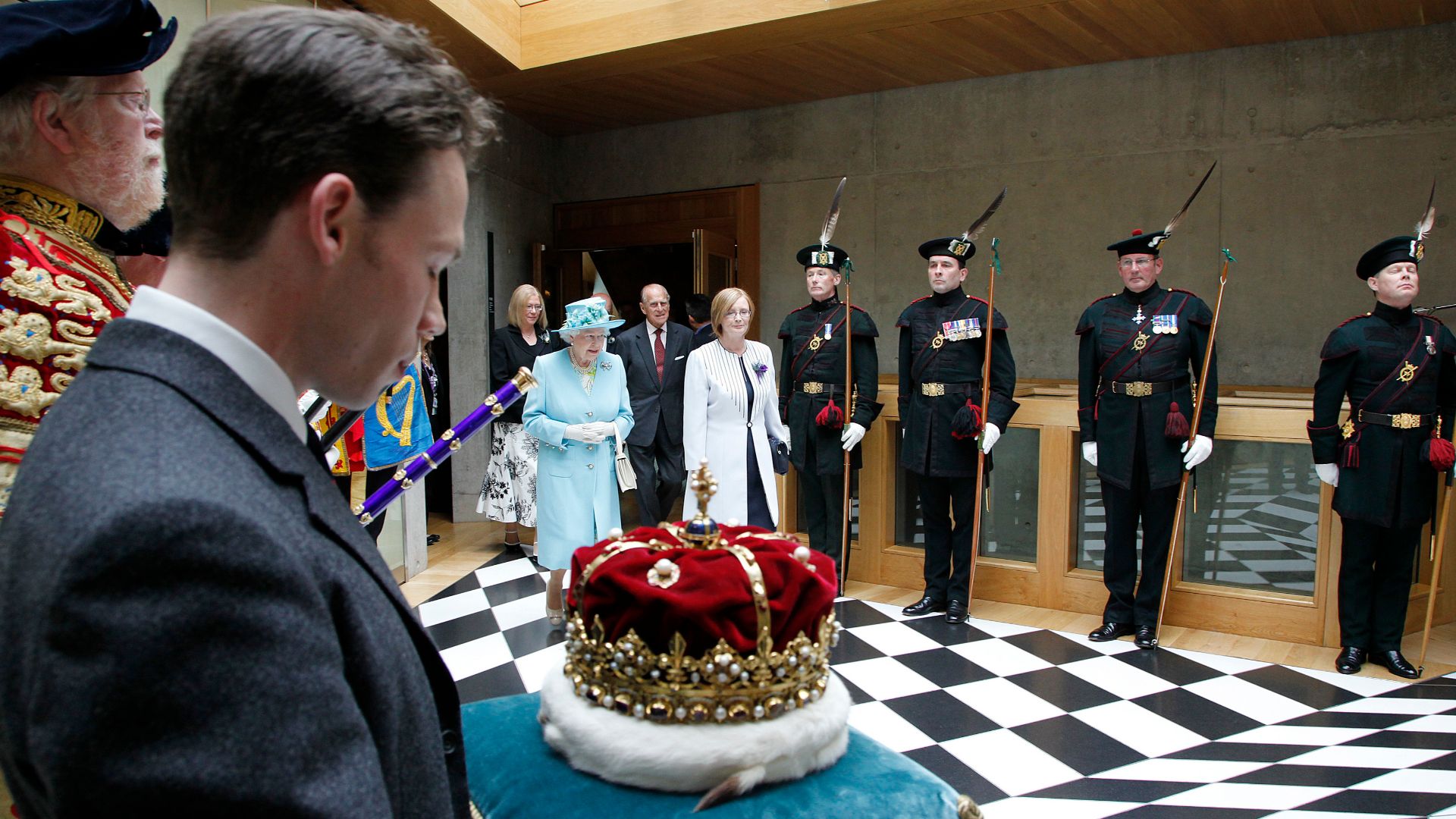 File:The Queen at the Scottish Parliament.jpg