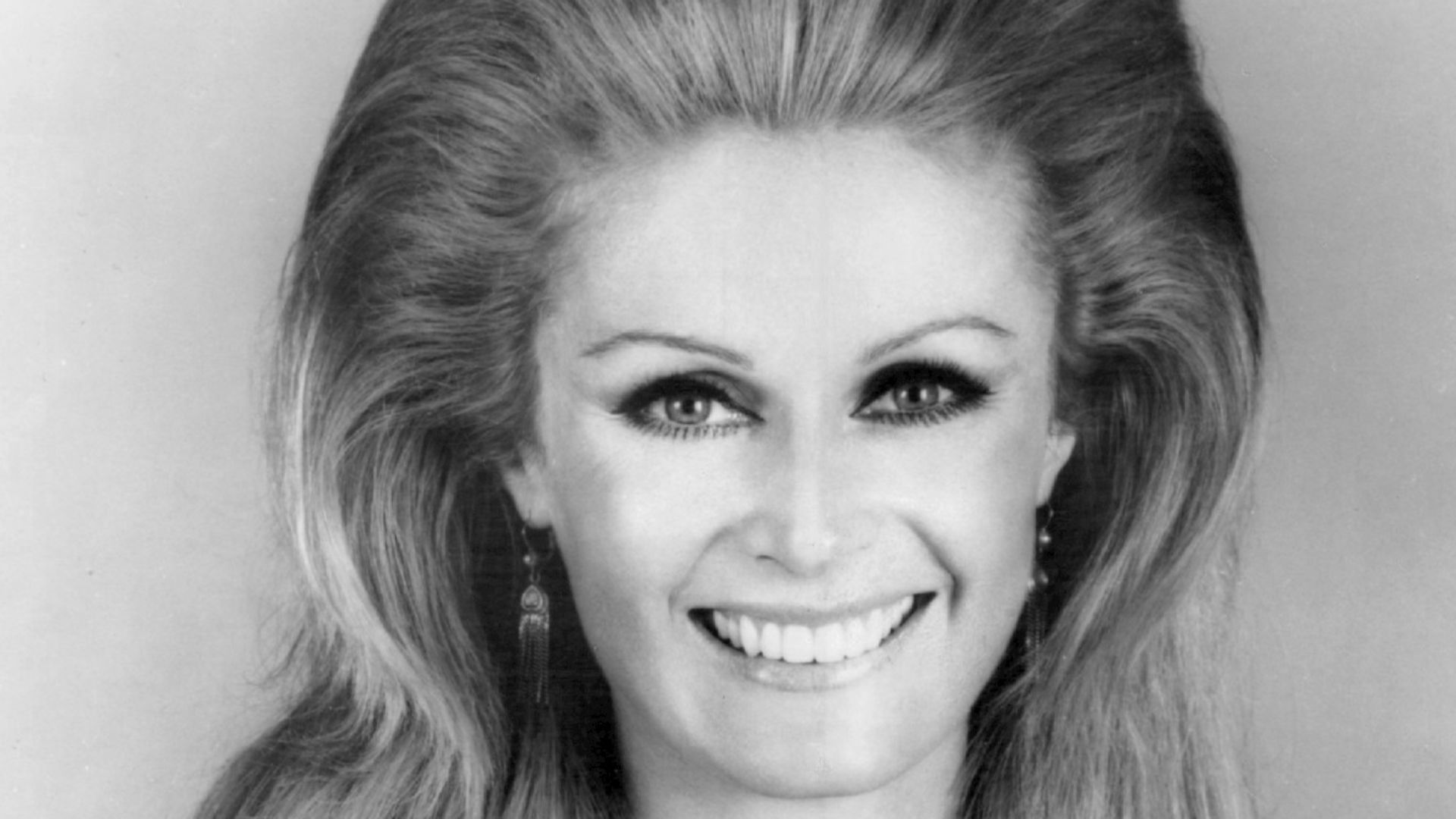 File:Diana Hyland Peyton Place 1968.jpg