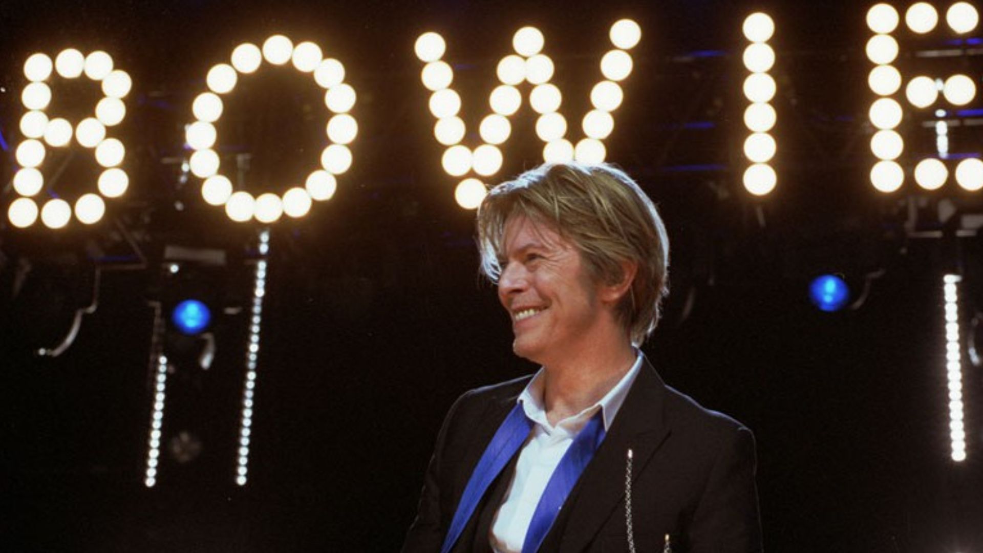File:David-Bowie Chicago 2002-08-08 photoby Adam-Bielawski.jpg