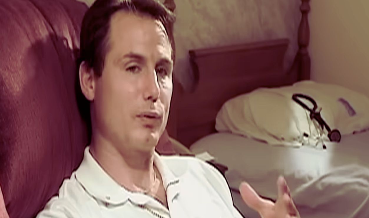 Screenshot from Dear Zachary: A Letter to a Son About His Father (2008)