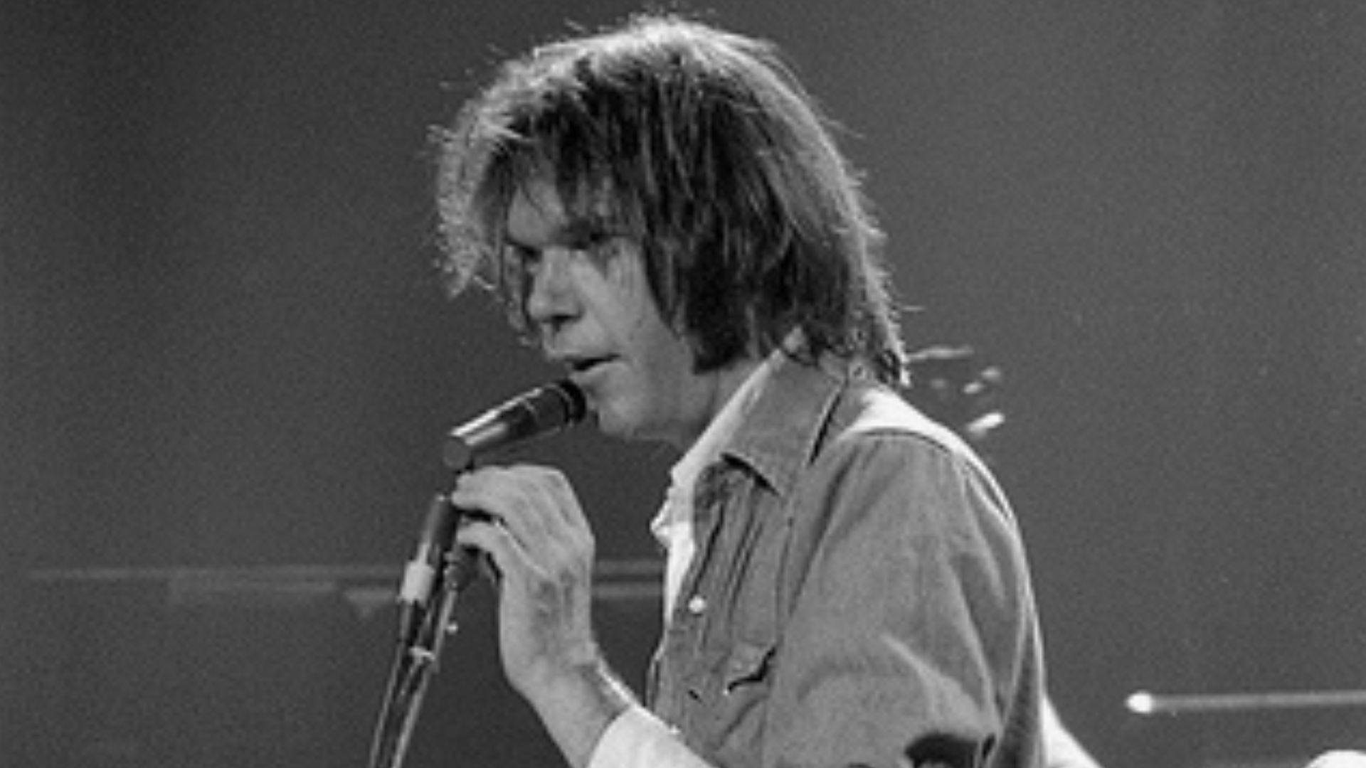 File:Neil Young in Austin, 1976.jpg