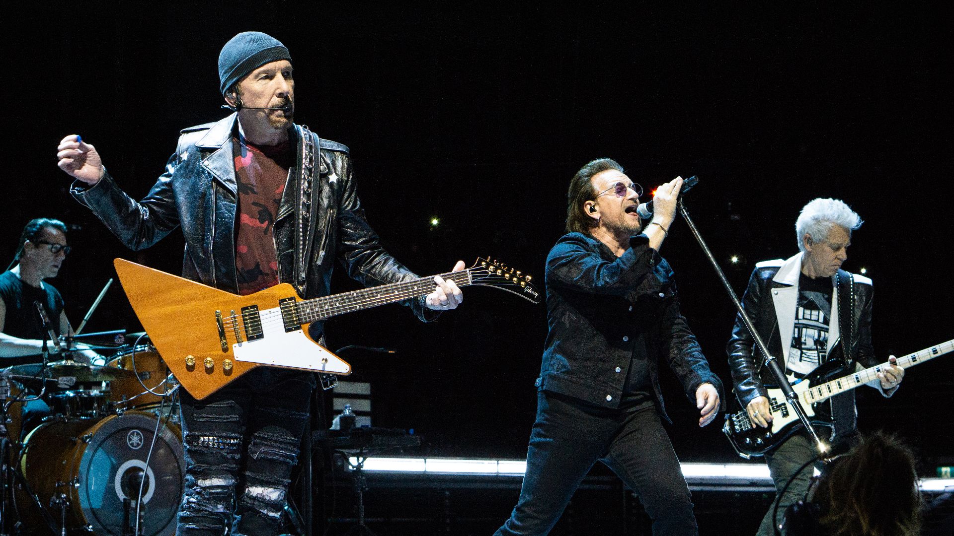 File:U2 performing on Experience and Innocence Tour in London 10-24-18 (3).jpg