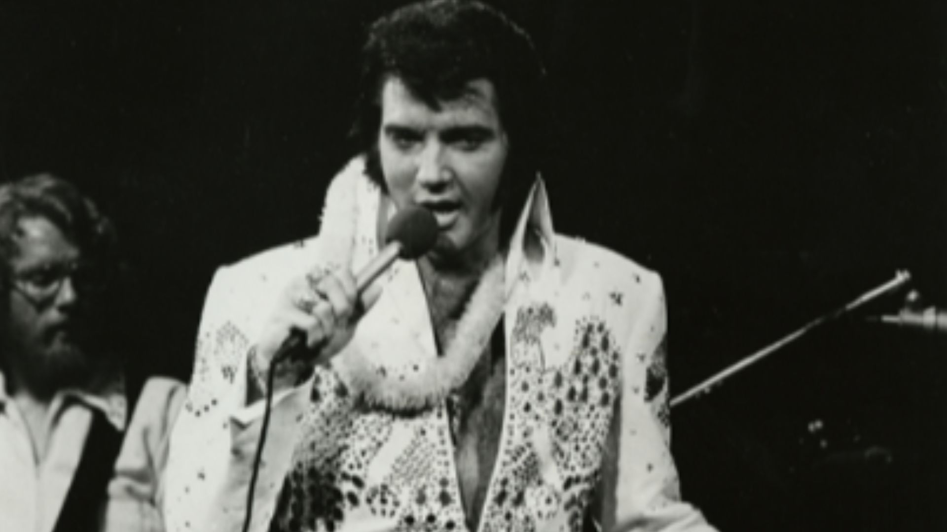 File:Elvis Presley 1973 RCA Records and Tapes publicity 3.png