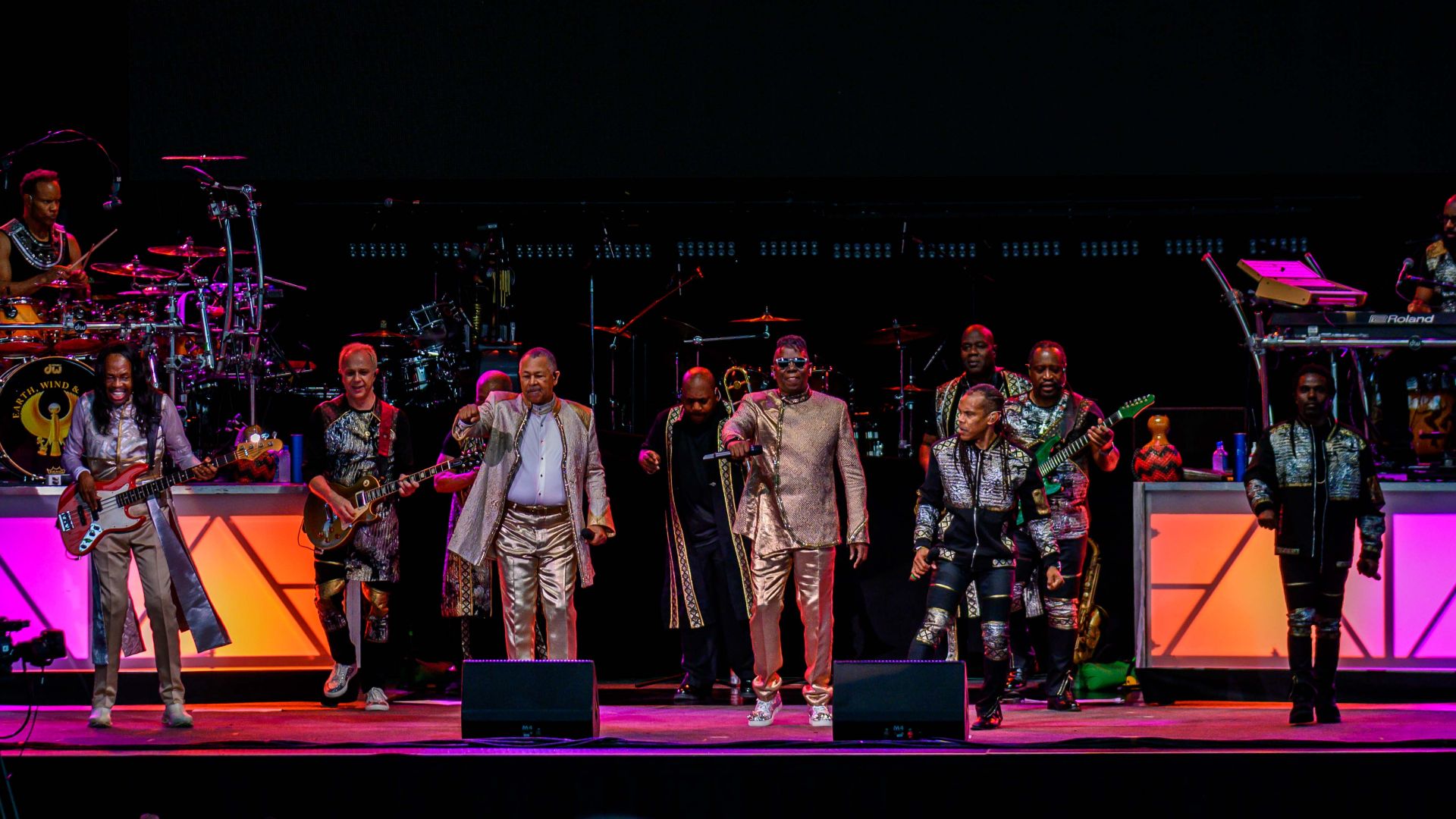 File:Earth, Wind and Fire (52340019915).jpg