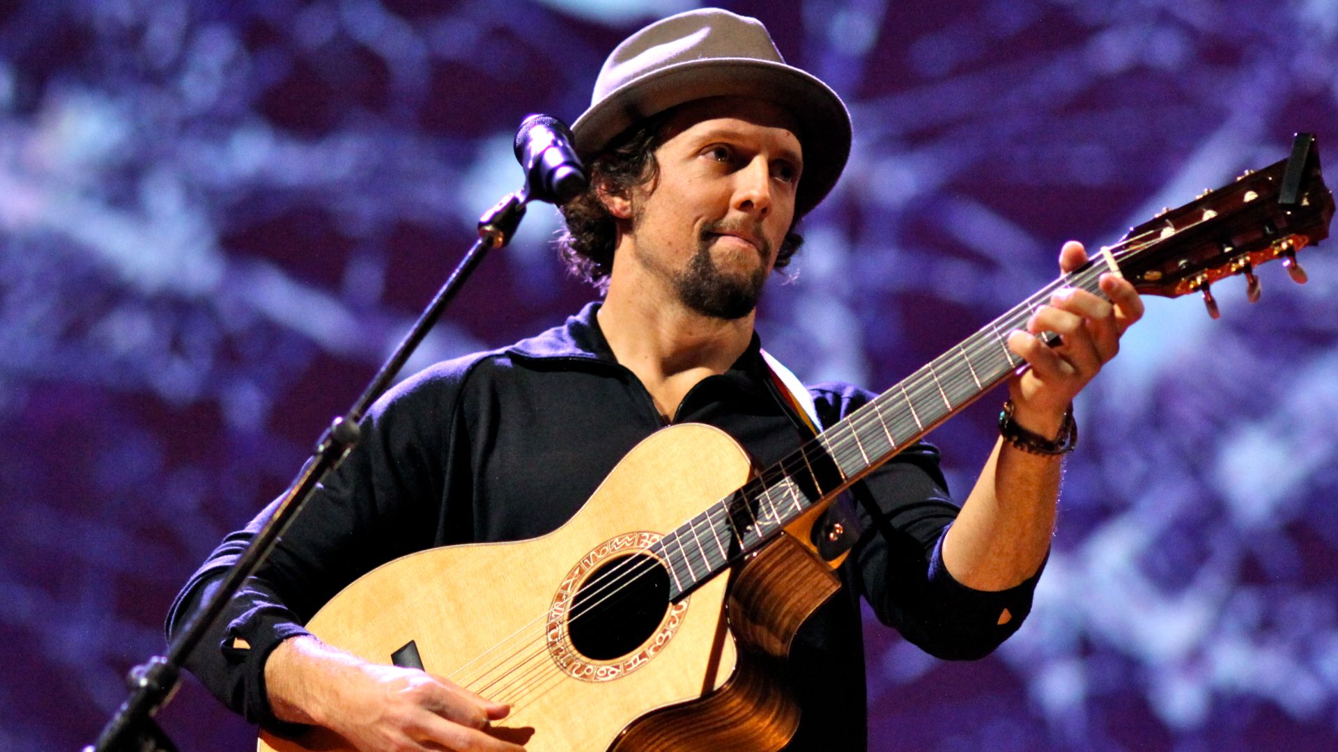 File:Jason Mraz 2011.jpg