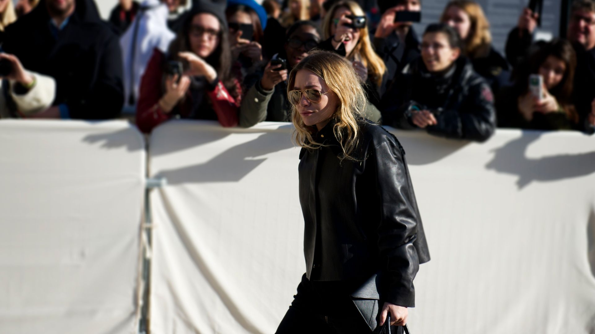 File:Mary Kate Olson - Louis Vuitton autumn-winter 2014 fashion show.jpg