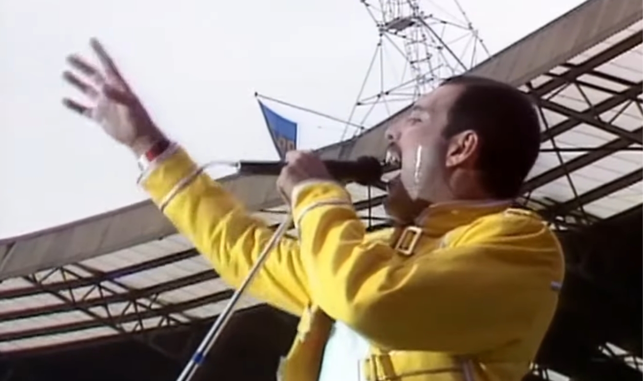 Queen – Live At Wembley Stadium