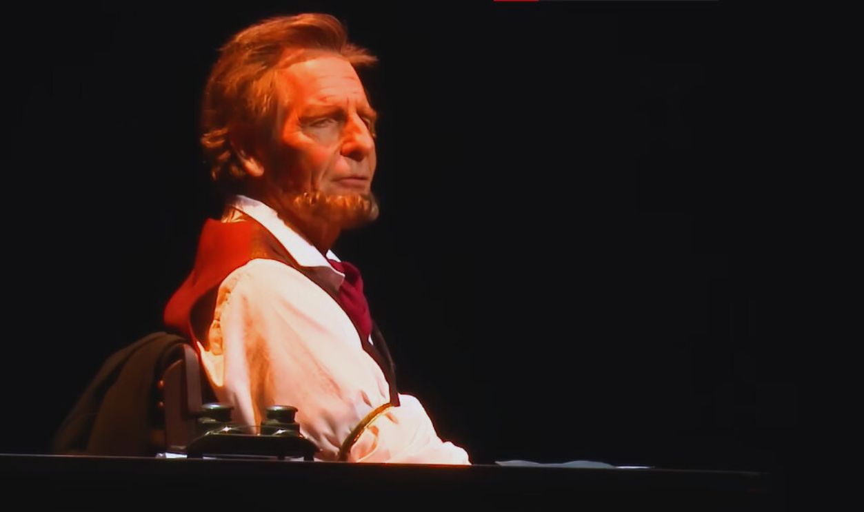 Screenshot from Mister Lincoln (1981)