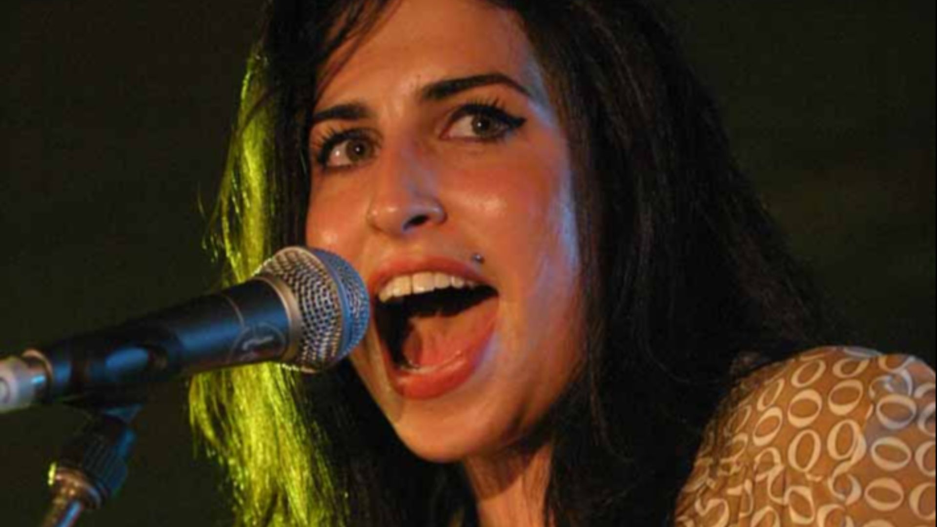 File:Amy Winehouse 2004.jpg