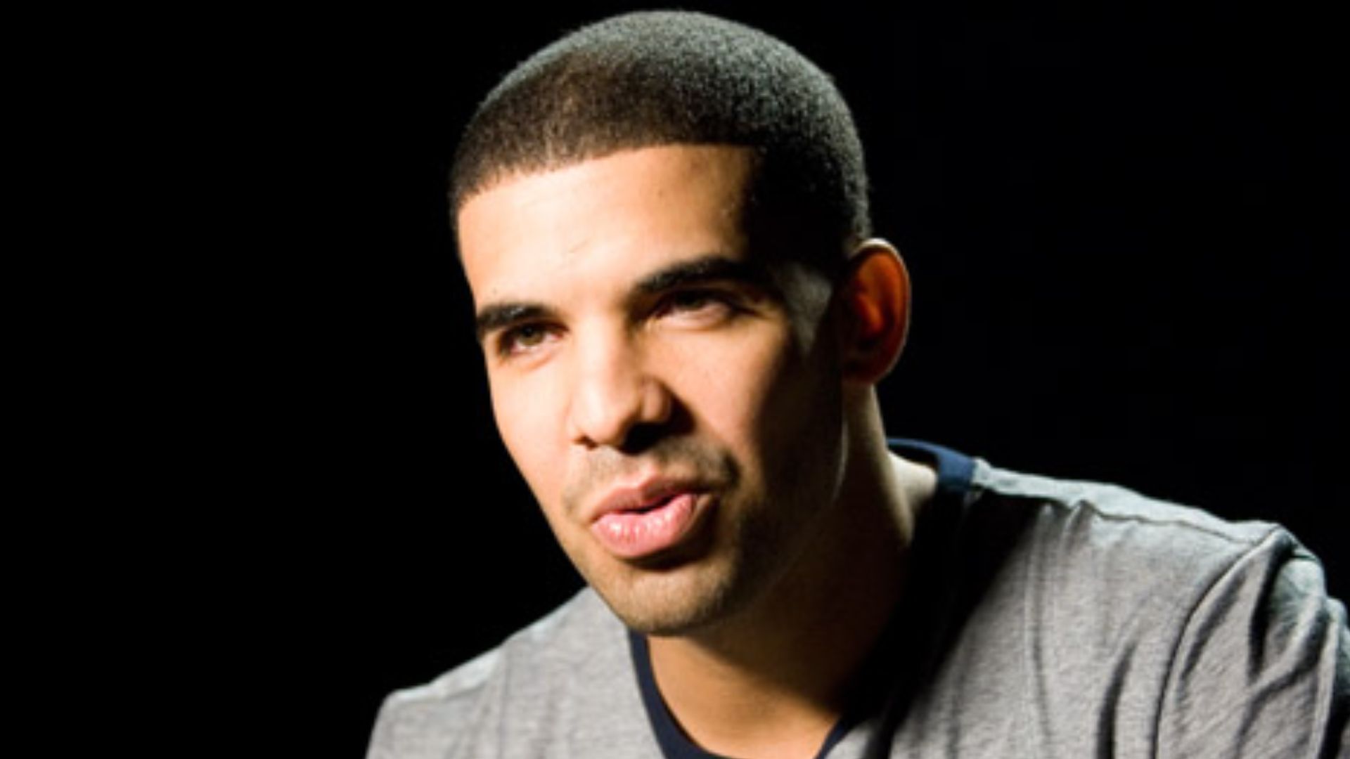 File:Drake Live at Walmart Soundcheck (4635826377).jpg