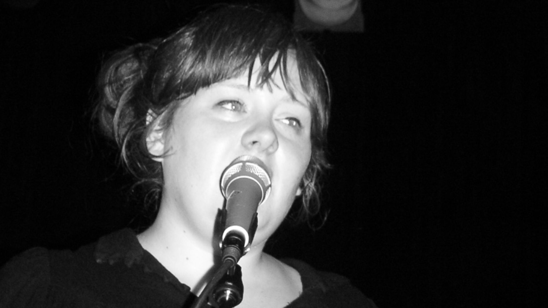 File:Adele Adkins at Martyr's.jpg