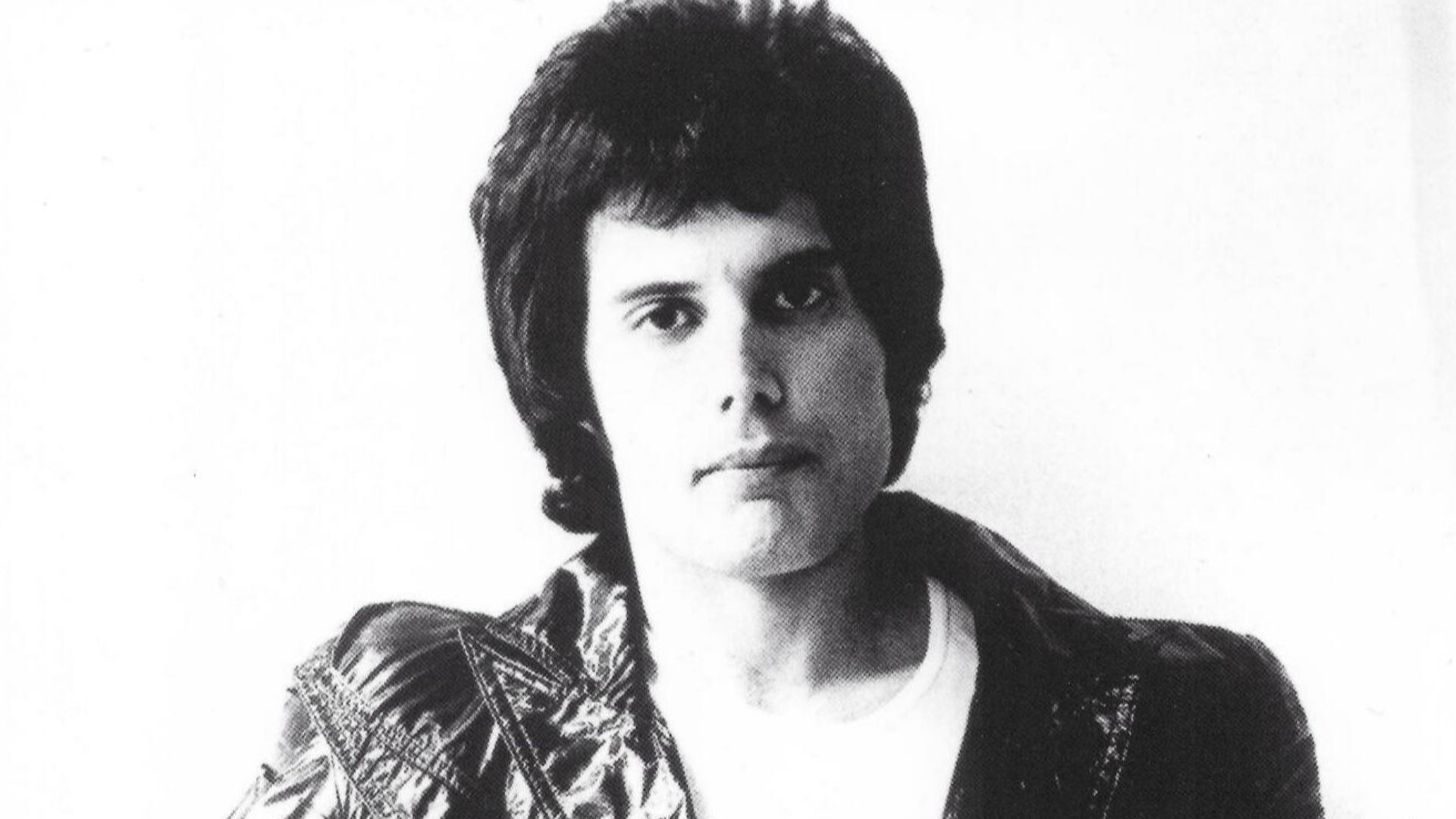 File:Queen News Of The World (1977 Press Kit Photo 04) Freddie Mercury.jpg