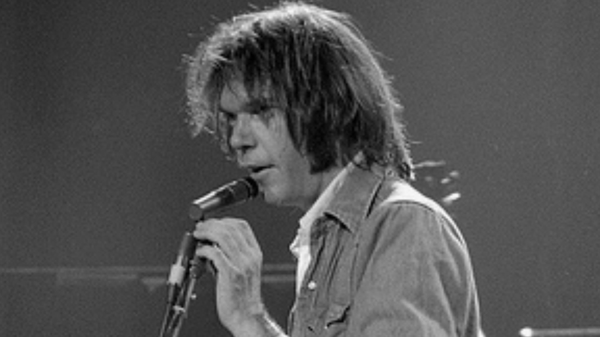 File:Neil Young in Austin, 1976.jpg