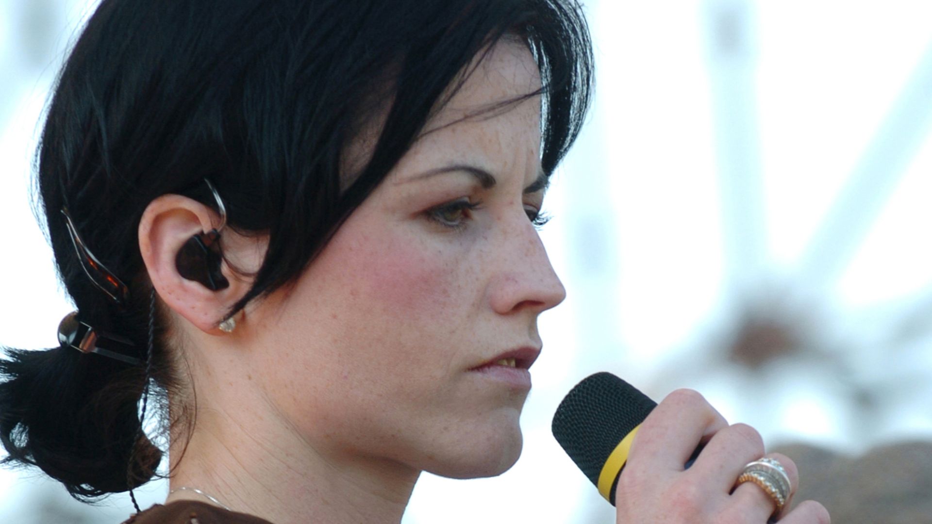 File:Dolores O'Riordan, Festivalbar, Milan, Italy, May 29, 2004.jpg