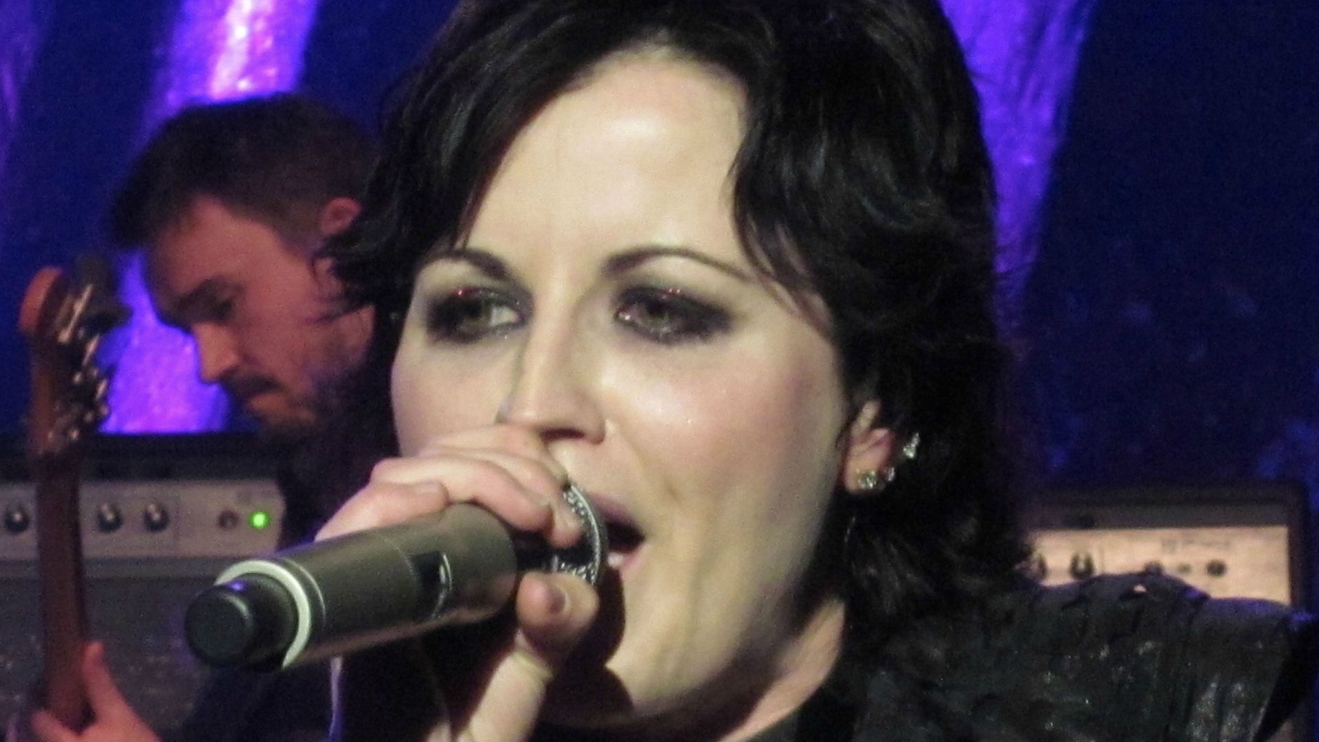 File:Dolores O'Riordan performing in May 2012.jpg