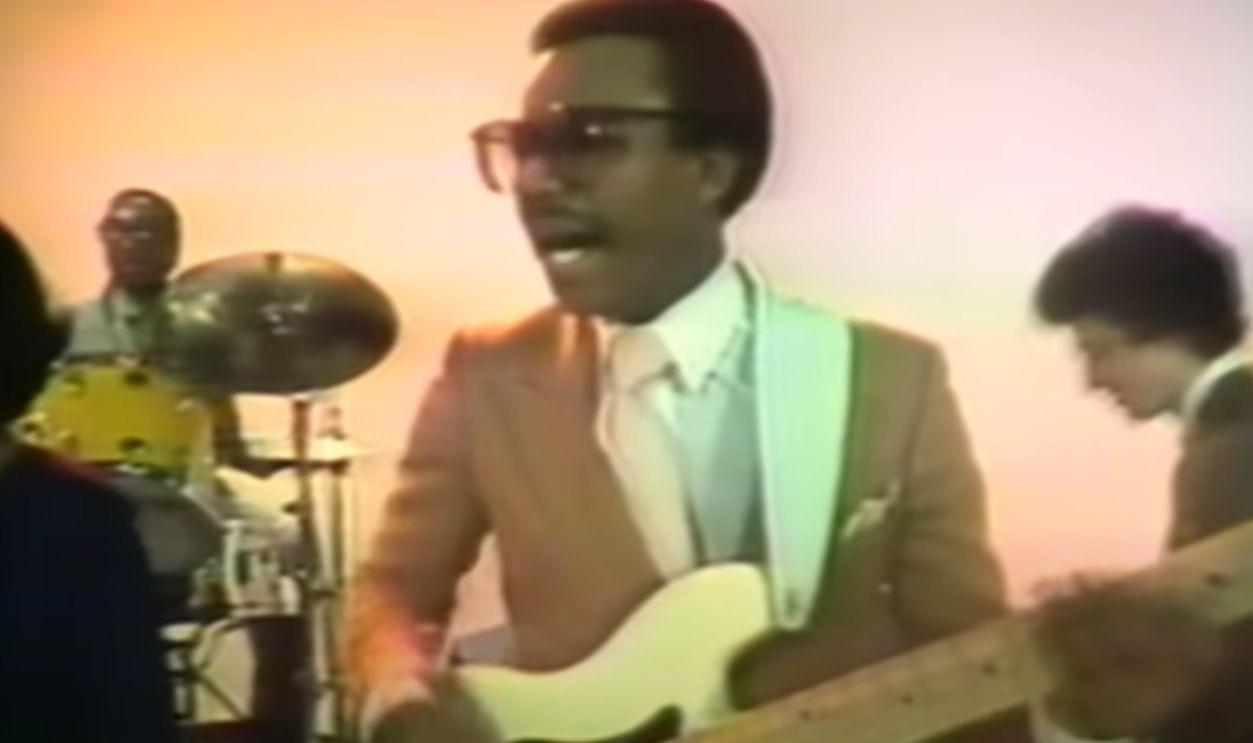 Screenshot from Le Freak (1978)