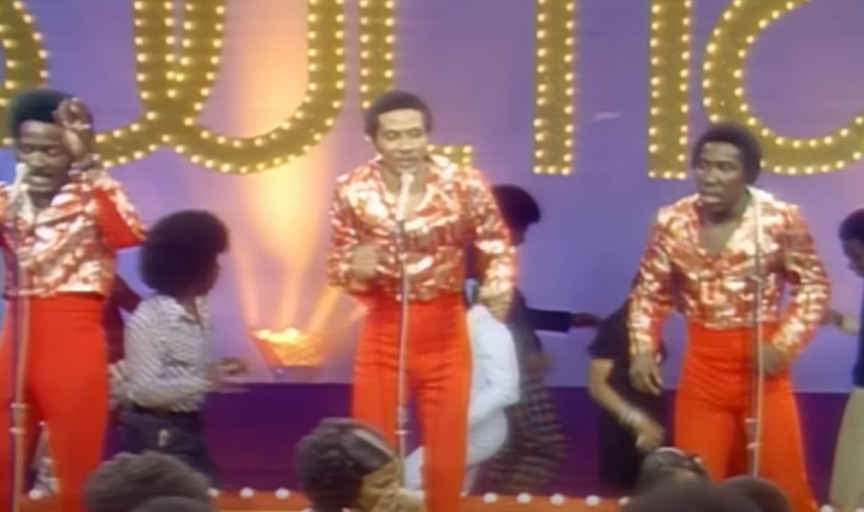 Love Train (The O’Jays)