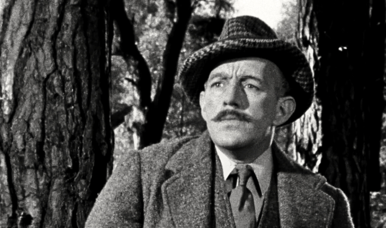Screenshot from Kind Hearts and Coronets (1949)  