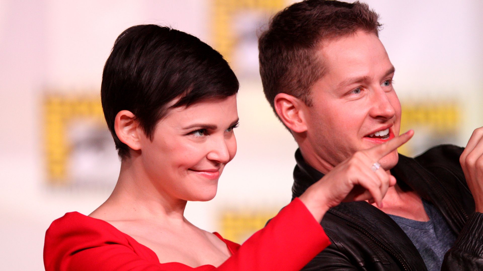 File:Ginnifer Goodwin & Josh Dallas (7600483638).jpg
