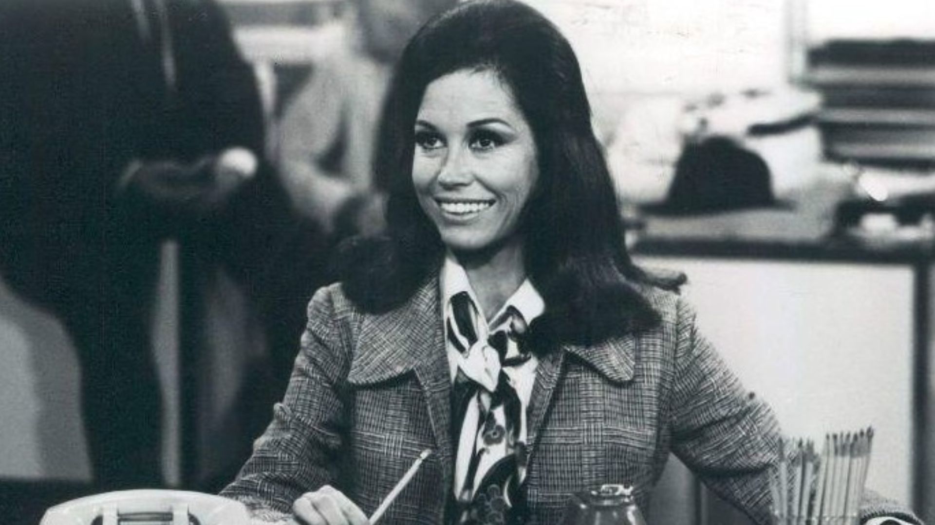 File:Scene 1 from the Mary Tyler Moore Show 1977.jpg