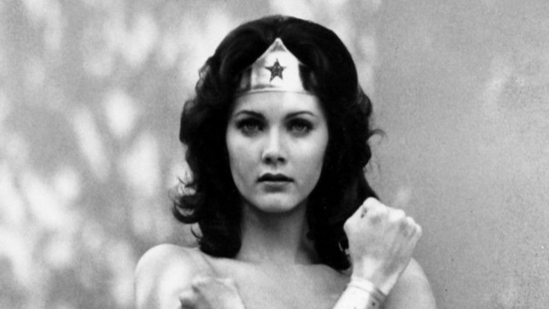 File:Lynda Carter Wonder Woman black and white.jpg