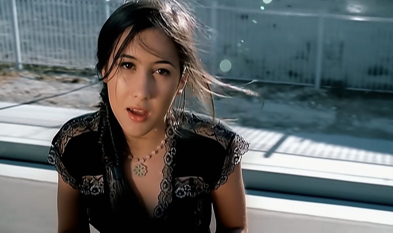 Screenshot from A Thousand Miles (2002)