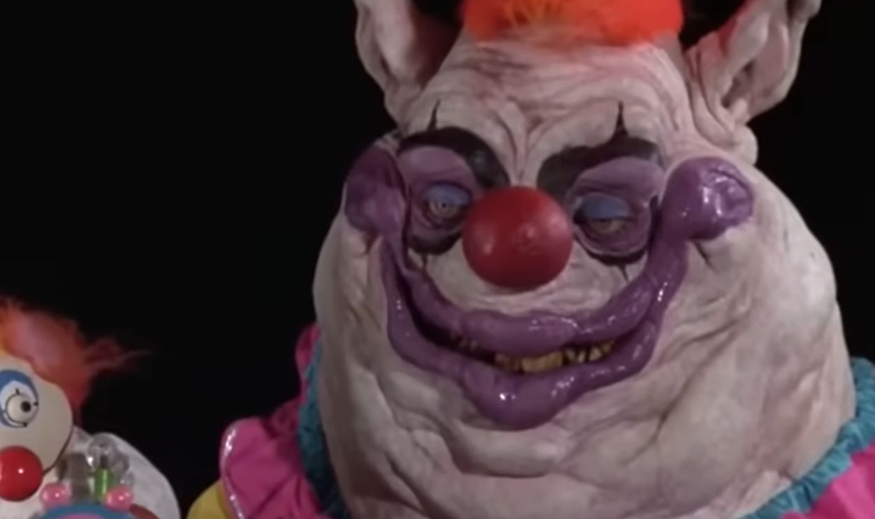 Screenshot from Killer Klowns from Outer Space (1988)