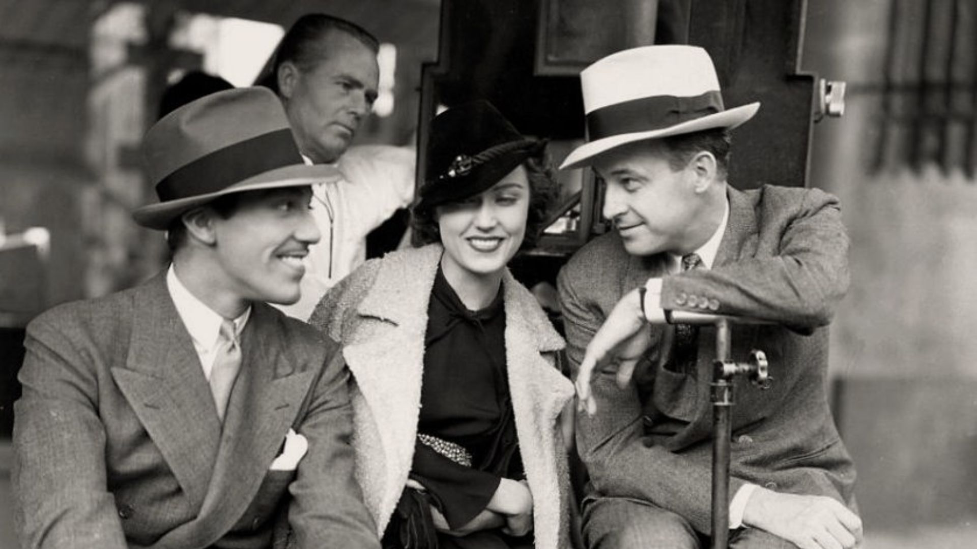 File:Cheating Cheaters (1934) set 1.jpg