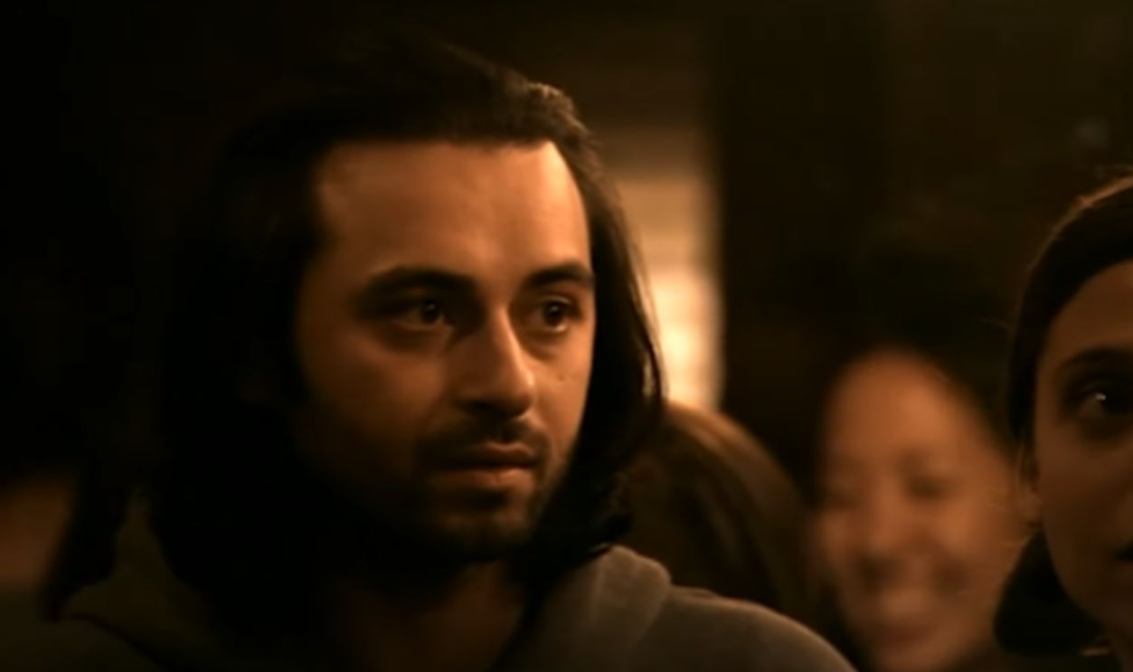 Screenshot from Man Push Cart (2005)