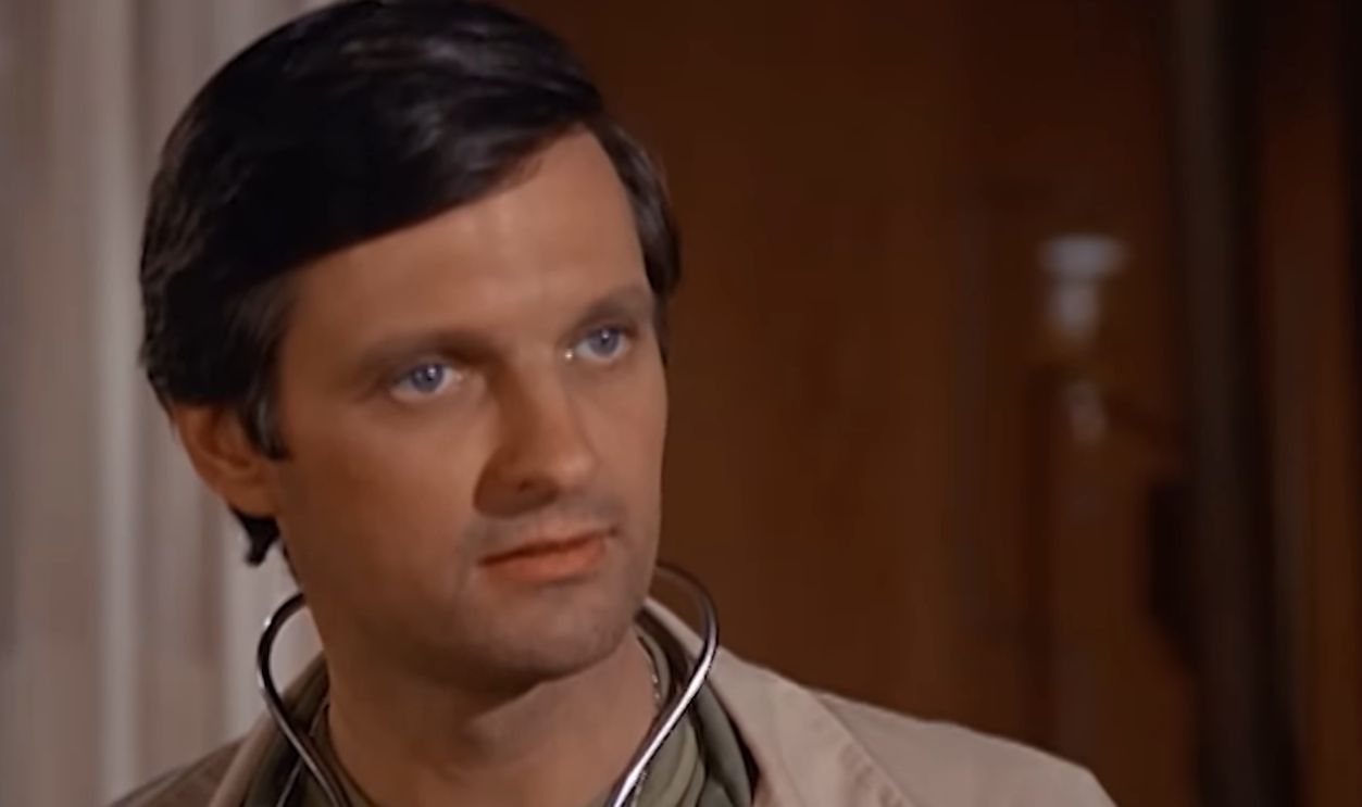 Alan Alda As Hawkeye Pierce