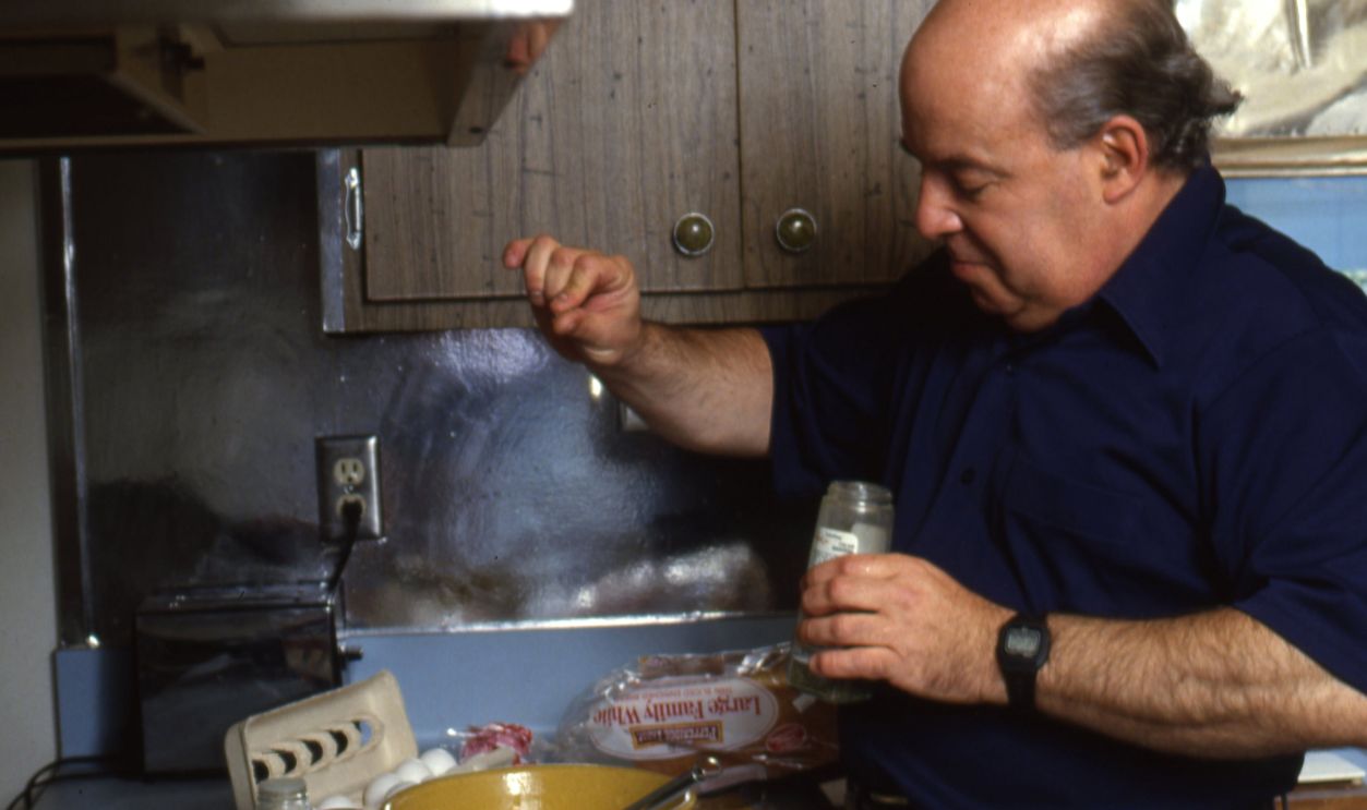 Gettyimages - 631570466, Sorrell Booke On Cooking With The Stars Actor Sorrell Booke poses for a portrait session while cooking in 1985 in Los Angeles, California. 