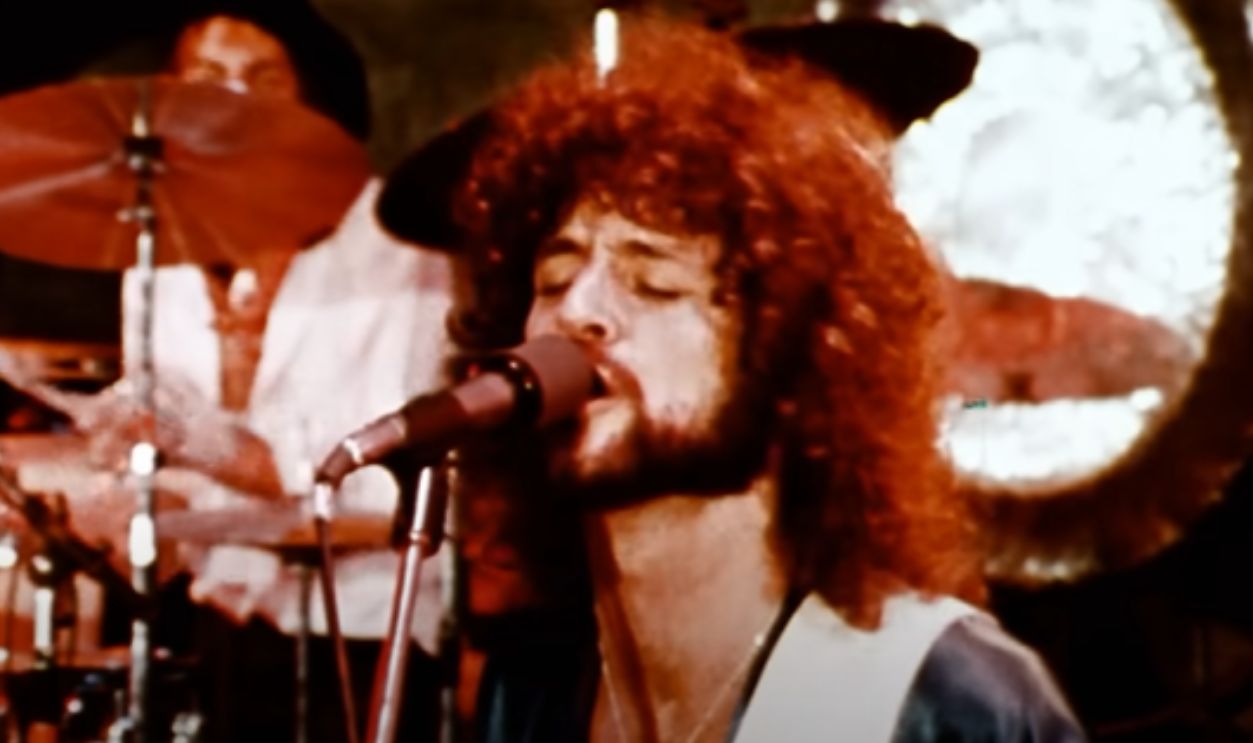 Screenshot from Go Your Own Way (1976)