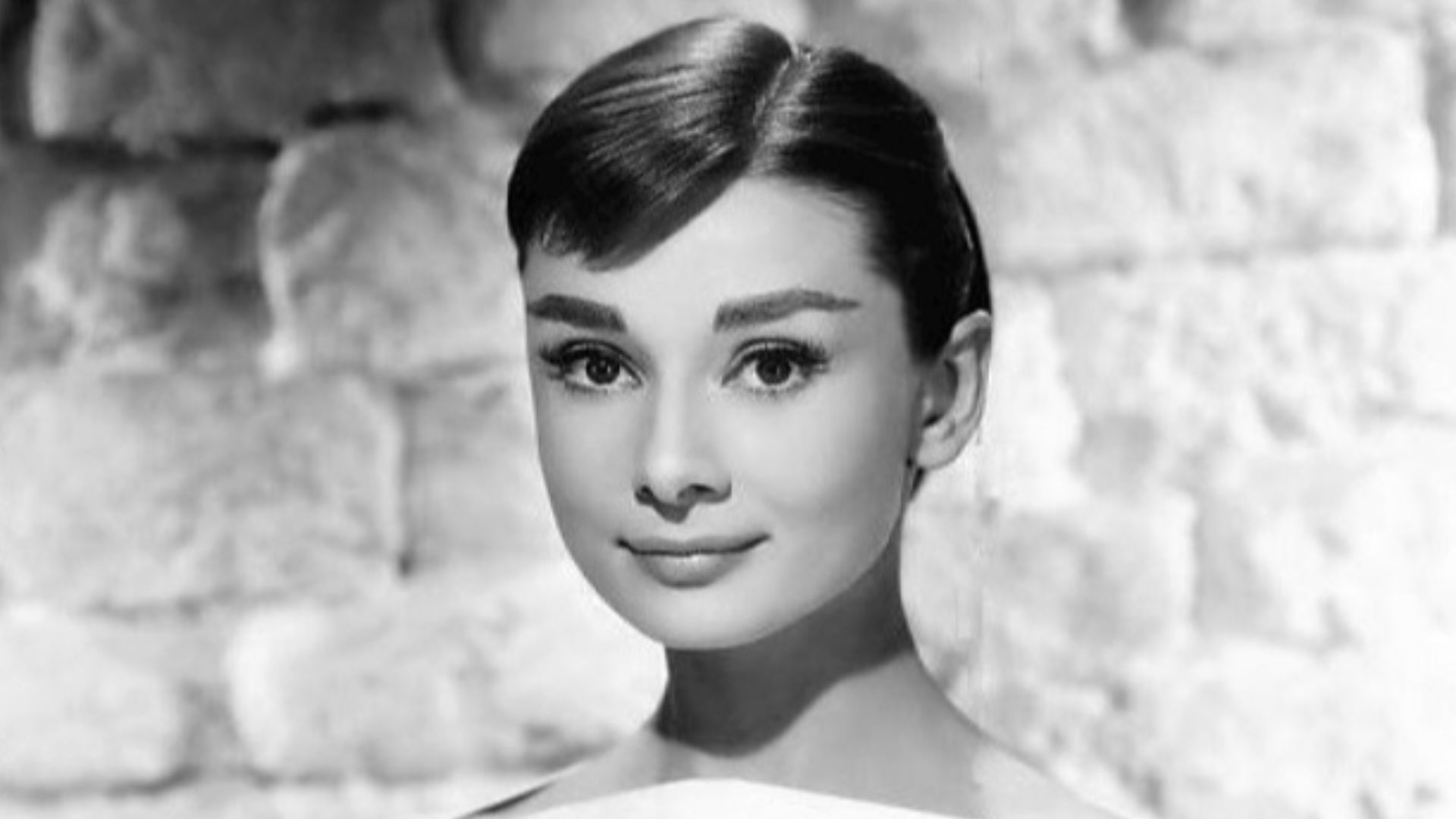 File:Audrey Hepburn 1956 (2).jpg
