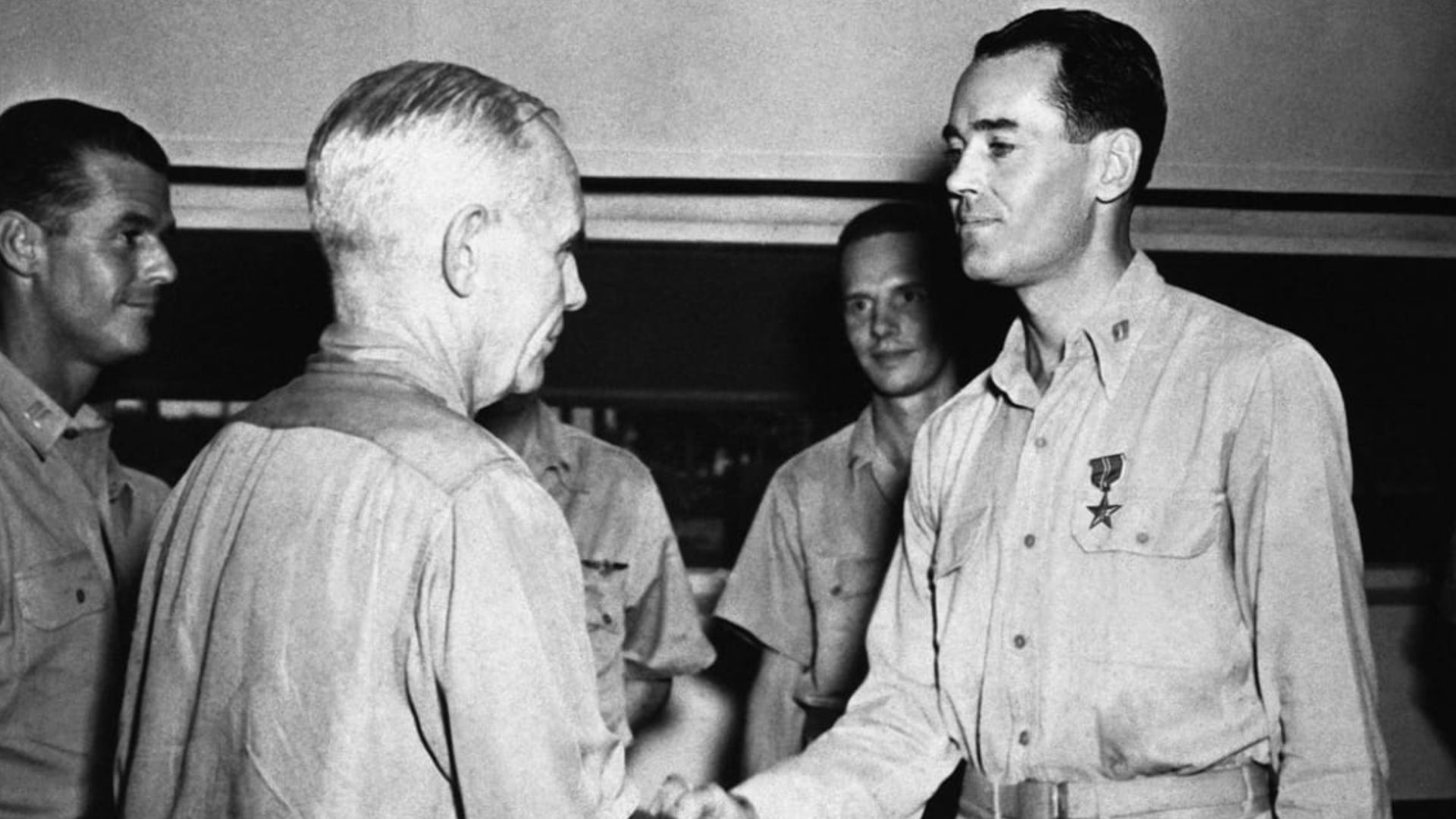 File:Henry fonda Lt USN WWII receiving bronze star.jpg