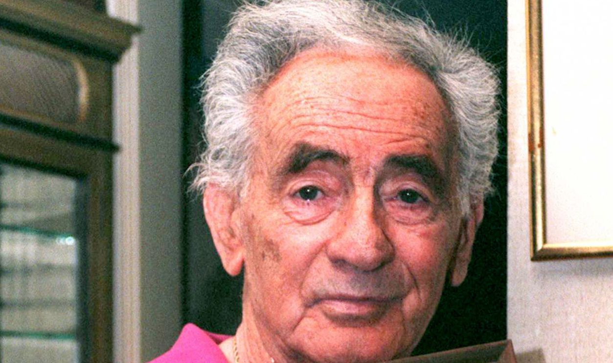  Actor/comedian Joey Bishop, a member of the famed Rat Rack and a friend of Frank Sinatra, poses with a photo of Sinatra and himself, May 16, 1998 at his home in Newport Beach, CA, two days after Sinatras death.